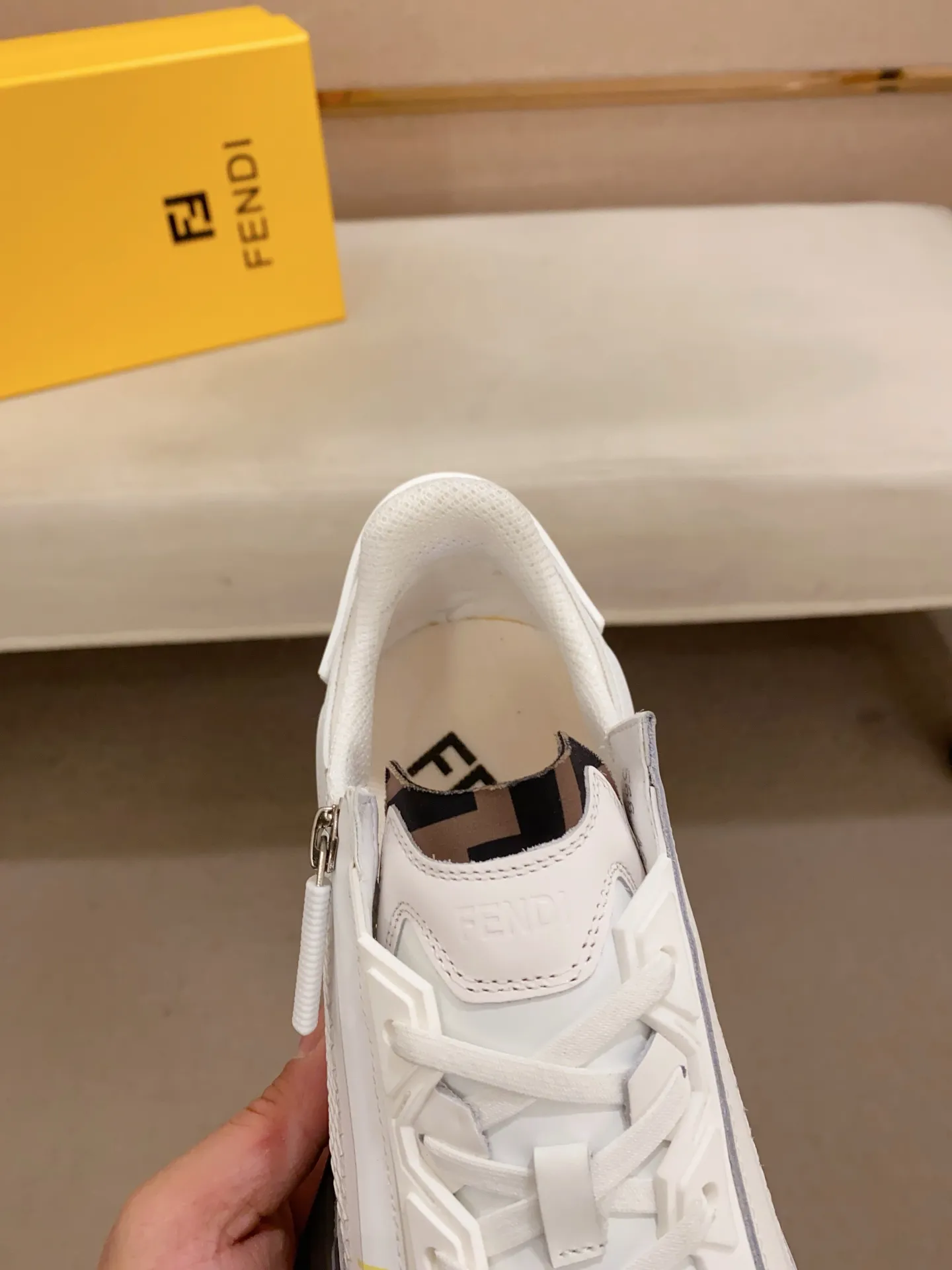 Men's shoes💰: 540💰(Higher version) [Fendi] Fendi's latest casual shoes for men! Available at counters simultaneously! A one-to-one replica of the original. Made entirely of imported top-grain calfskin, the interior is made of top-grain water-dyed cowhide, and the original factory-supplied rubber outsole. Leading new fashion concepts. Matching code: 38-44. 45 can be customized and non-returnable!